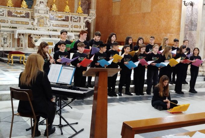 Χορωδία Ιωάννειου 1ου Δημοτικού Σχολείου Ξυλοκάστρου: Δυναμική έναρξη στο 1ο Φεστιβάλ «Ελλάδα – Μεγάλη Ελλάδα» στο Catanzaro